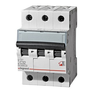 Выключатель 3-полюсный Legrand 404057 TX3 6000 3П C20А Icu 6кA