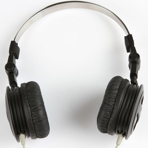 Наушники AKG K404